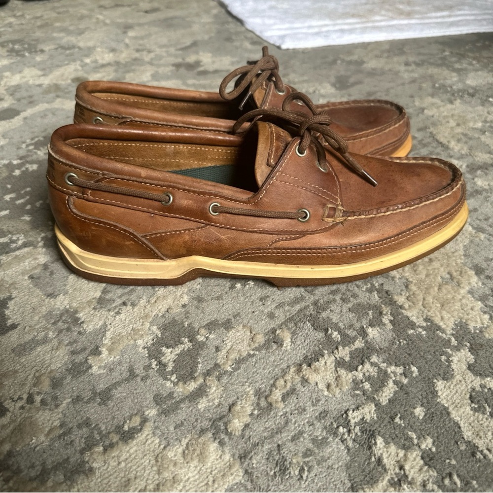 Sebago Docksides Brown Leather Boat Shoes with Moc-Toe Stitching